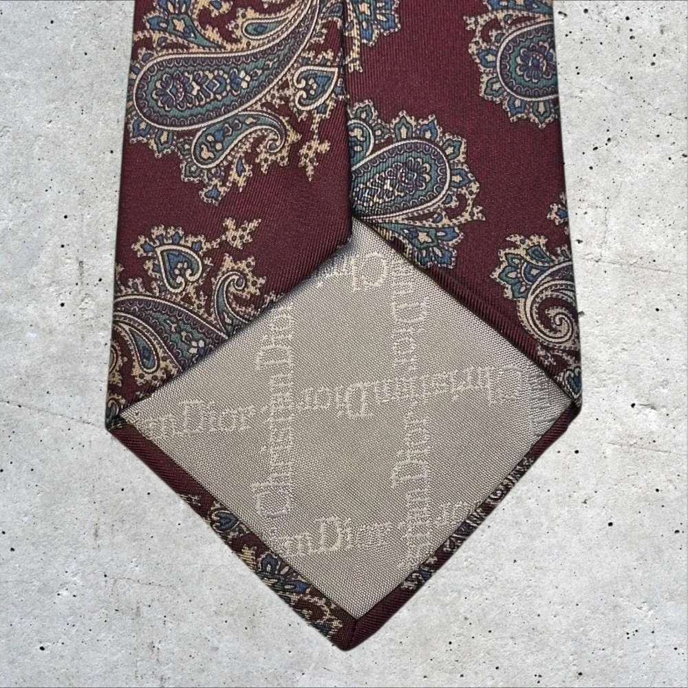 Christian Dior‎ Mens Burgundy Paisley Silk Tie Made in USA Italian Fabric